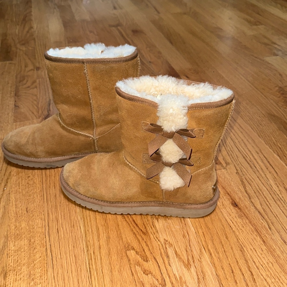 Kookaburra by Uggs boots with bow detail